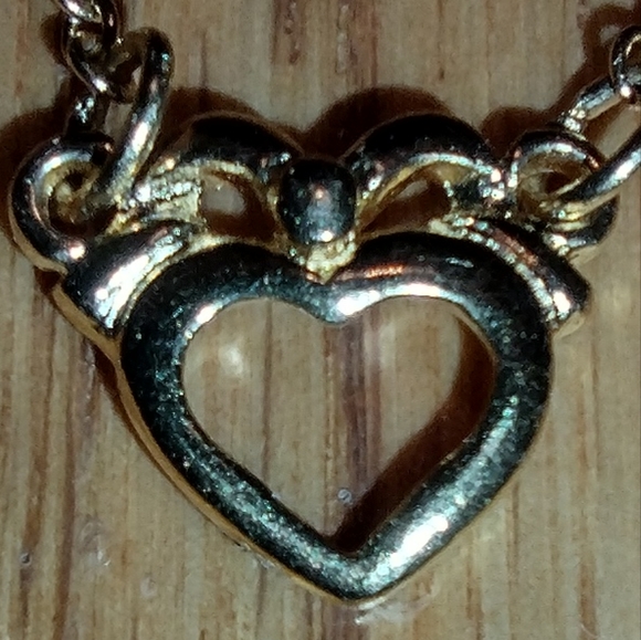 Gold heart bracelet - Picture 16 of 16